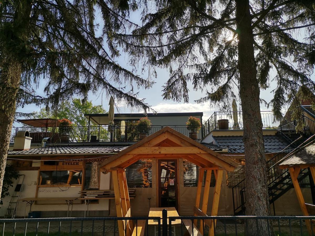 No Stress Panzio-Pizzeria-Sporttabor Bed & Breakfast Harkány Exterior foto